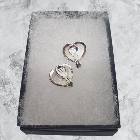 BEAUTIFUL!!! Clear Heart Clip-On Earrings - Picture 4 of 7